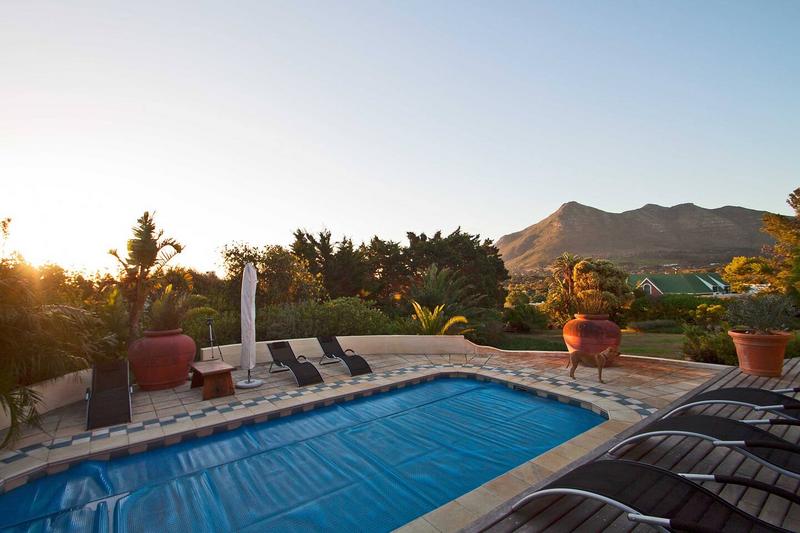 To Let 2 Bedroom Property for Rent in Crofters Valley Western Cape